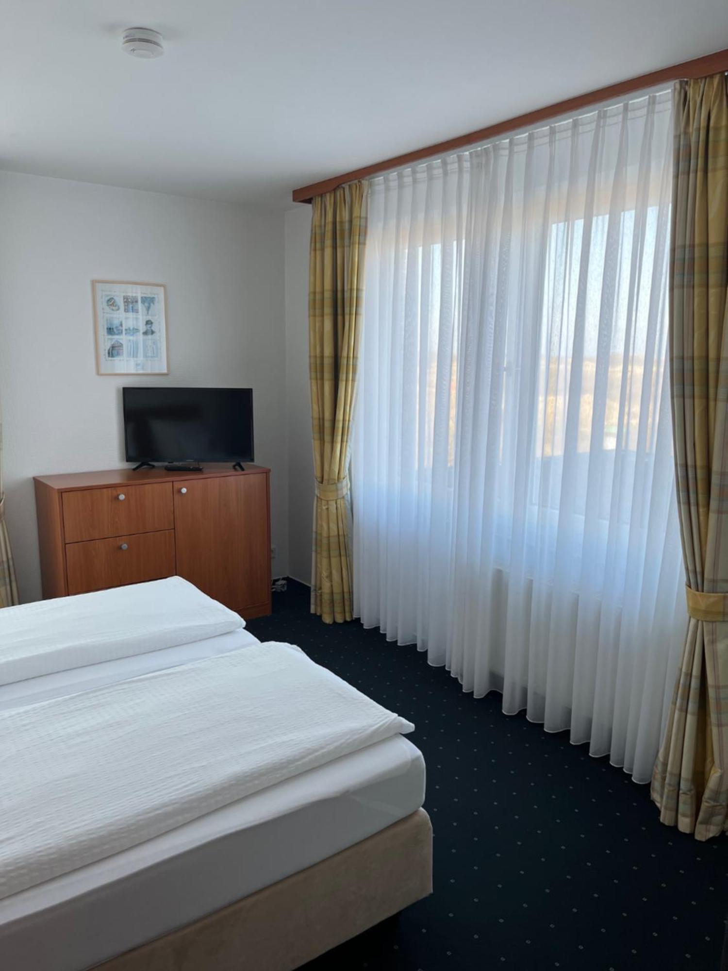 Haus Koebesine Hotel Джуист Екстериор снимка