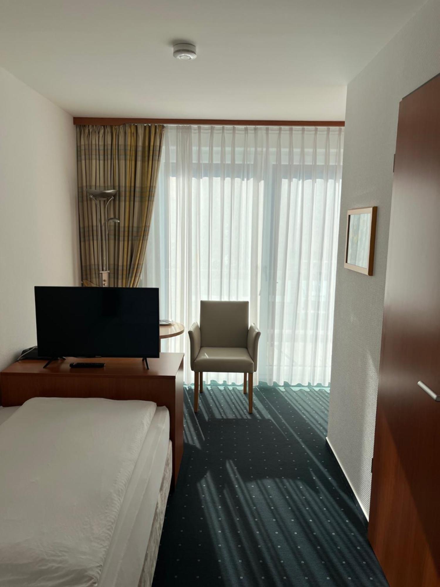 Haus Koebesine Hotel Джуист Екстериор снимка
