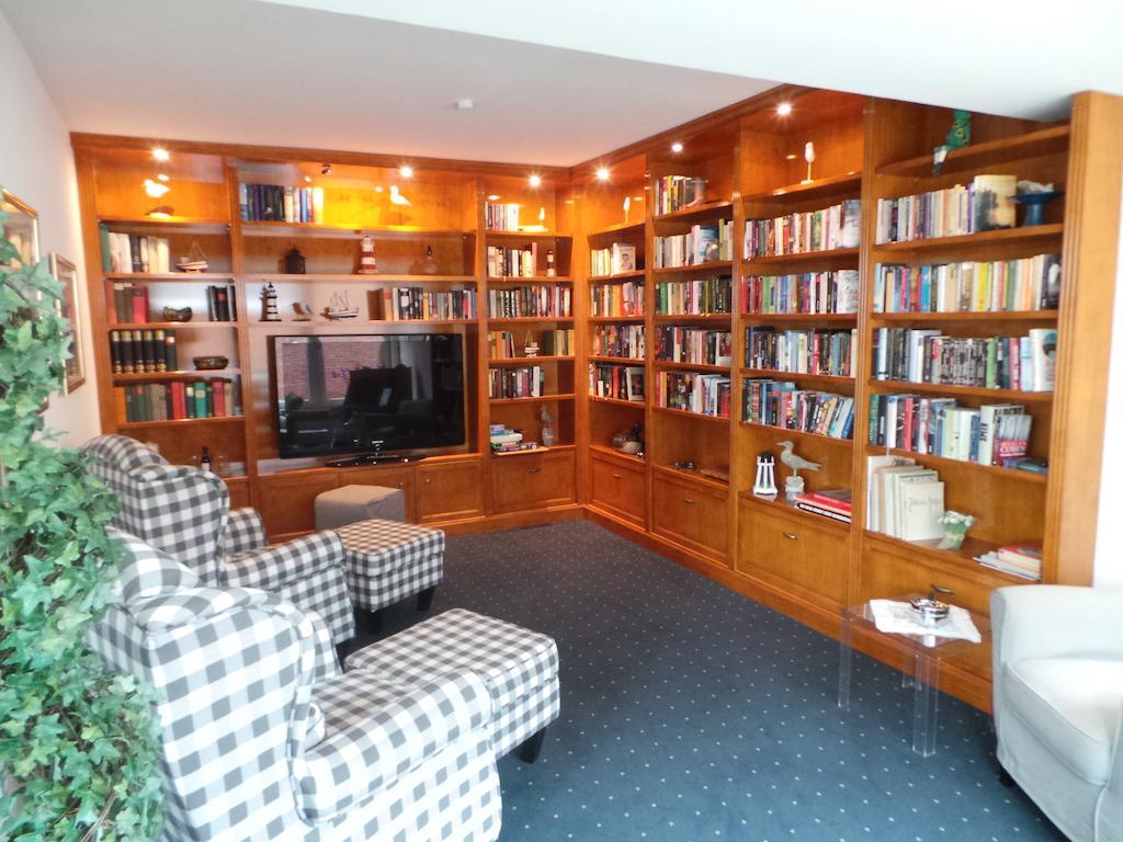 Haus Koebesine Hotel Джуист Екстериор снимка